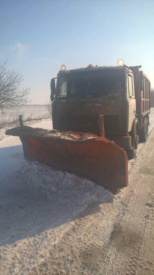 За выходные на дорогах Николаевщины использовали 785 тонн песчано-солевой смеси и 60 тонн соли 2