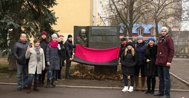 В Николаеве день рождения Степана Бандеры отметили у памятного знака Николаю Аркасу