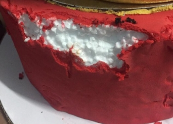 Жестокое разочарование: на Филиппинах брачующиеся, заплатив свадебному распорядителю внушительную сумму, получили торт из полистирола