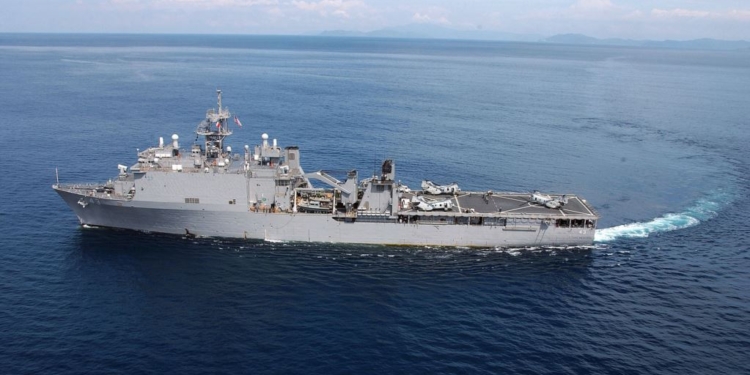 США отправили в Черное море десантный корабль своих Военно-морских сил для поддержания безопасности в регионе