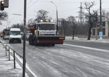Мэр Николаева попросил звонить, если где-то не расчищены дороги, и дал номер телефона