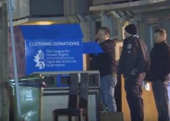 Ужас. В Канаде женщина застряла в контейнере для пожертвований одеждой и умерла