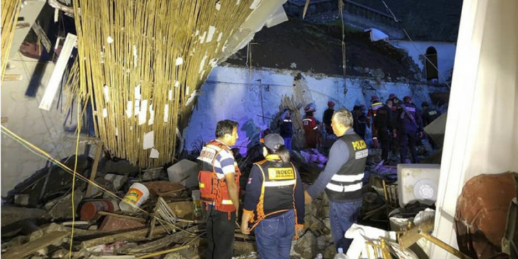 В Перу во время свадебного торжества обрушилась стена отеля, погибли 15 человек