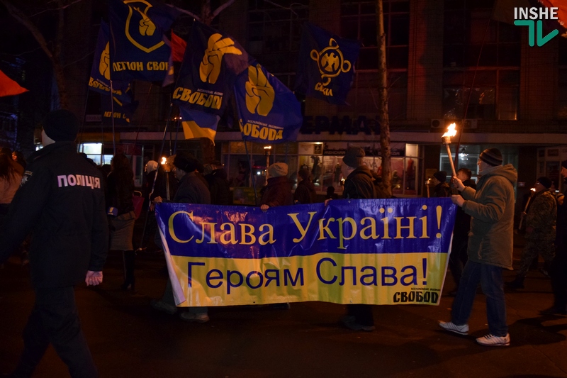 Это не траурное мероприятие: в Николаеве прошло традиционное факельное шествие в память боя под Крутами 19