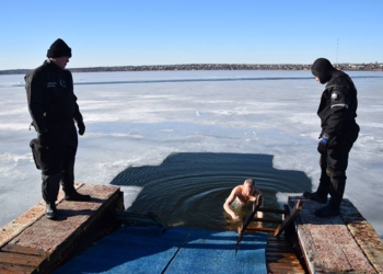 Николаевские спасатели и гвардейцы обеспечивали безопасность традиционных Крещенских купаний