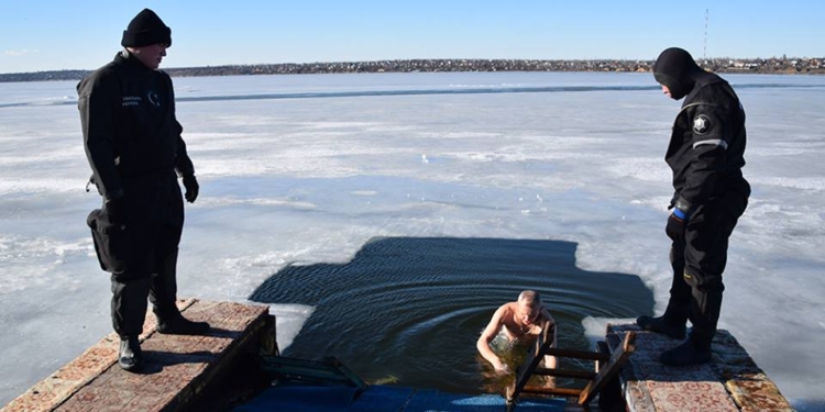 Николаевские спасатели и гвардейцы обеспечивали безопасность традиционных Крещенских купаний