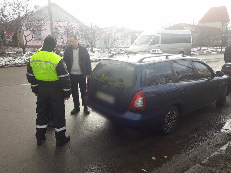 В Николаеве Укртрансбезопасность проверяла таксистов – нашла 16 нарушений 23