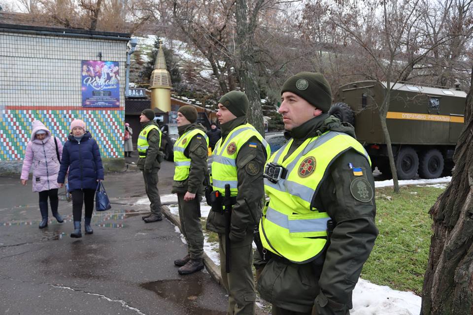 Николаевские спасатели и гвардейцы обеспечивали безопасность традиционных Крещенских купаний 28