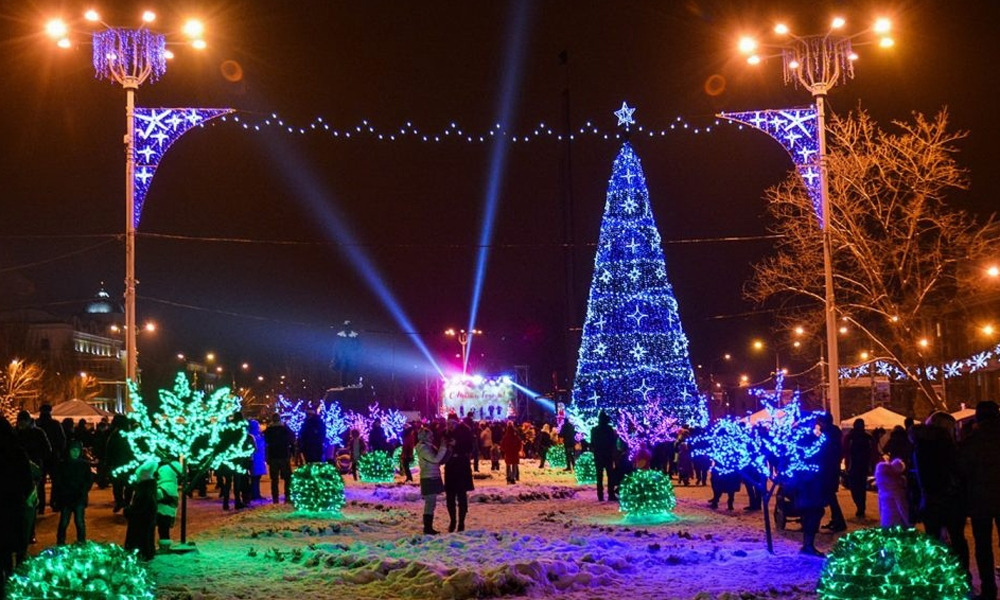 Праздник в оккупации: появились фото и видео новогоднего Донецка 3