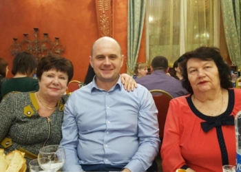 Журналист показал, как российский офицер развлекается в оккупированном Луганске