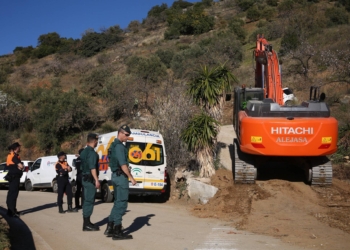 В Испании второй день продолжается операция по спасению 2-летнего мальчика из скважины