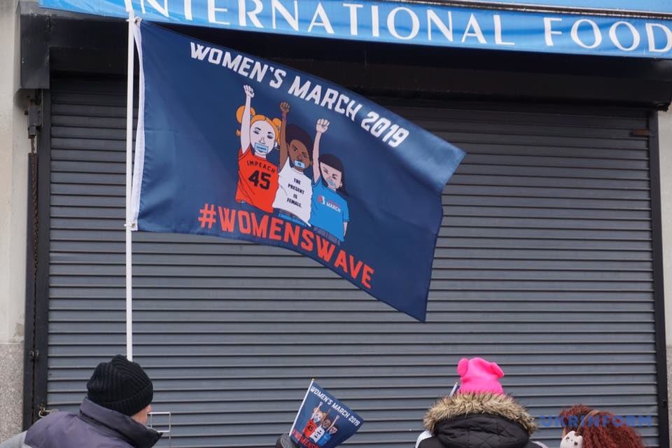 В Нью-Йорке тысячи людей приняли участие в маршах за права женщин 1