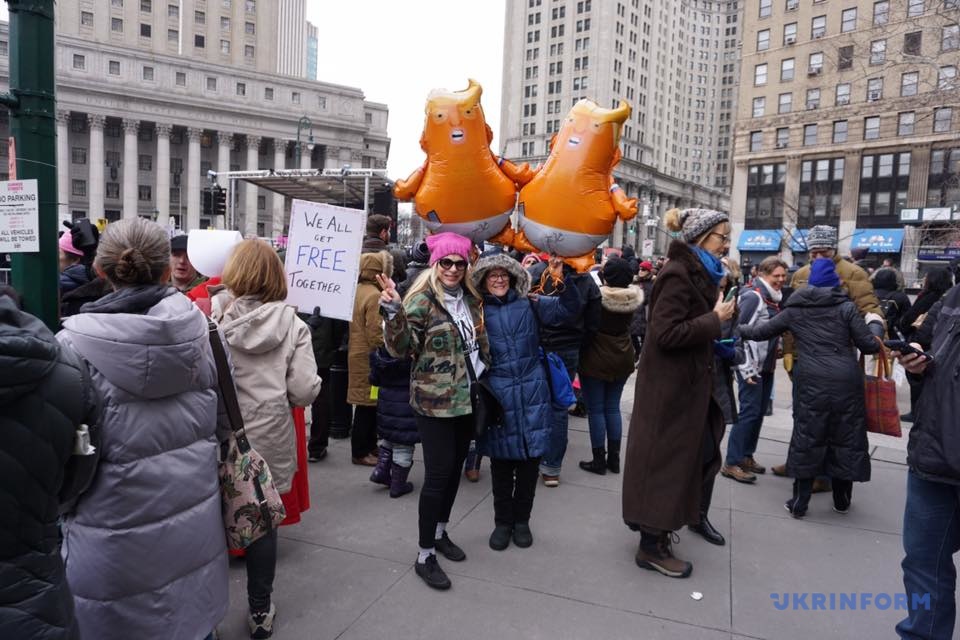 В Нью-Йорке тысячи людей приняли участие в маршах за права женщин 3
