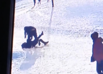 Ты этой рукой трогал моего Рому? Я тебе ее отрежу, – отец школьника избил учителя физкультуры