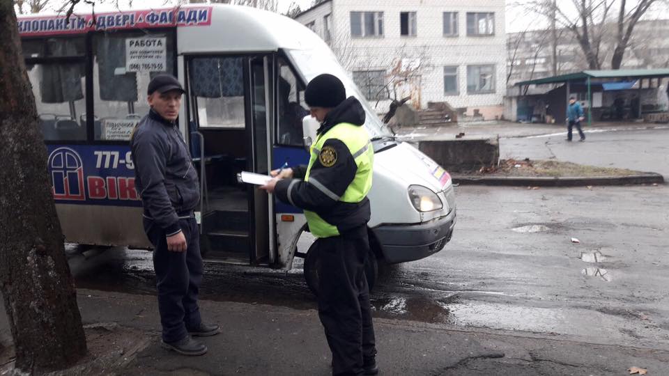 «Лысая резина» и жуткое состояние транспортных средств: Укртрансбезопасность проверила маршрутки в Николаеве 35