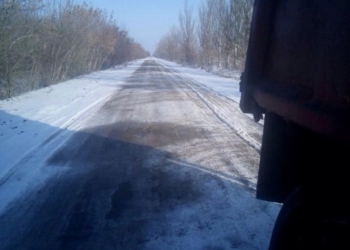 За выходные на дорогах Николаевщины использовали 785 тонн песчано-солевой смеси и 60 тонн соли