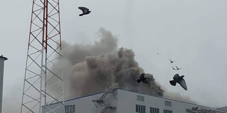 В Николаевском морпорту горит вентиляционная труба