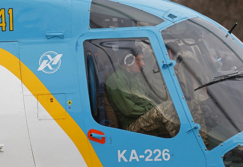 Морские летчики из Николаева испытали вертолет Ка-226: его планируют использовать для санитарных перевозок 3