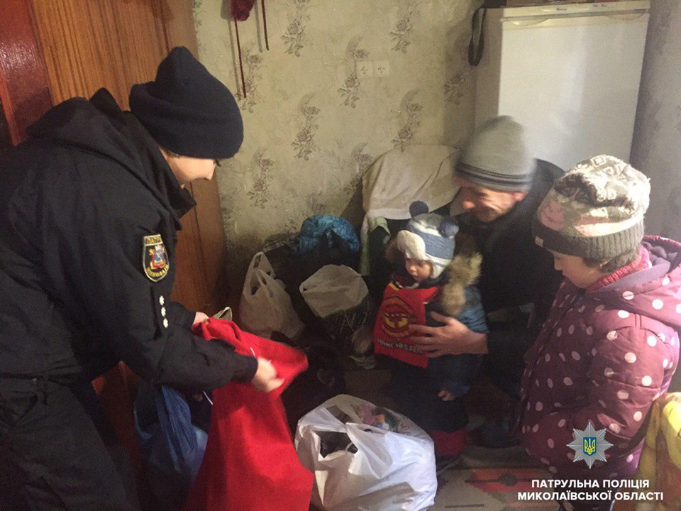 Дарить радость легко: николаевские патрульные реализовали новогодние мечты двух малышей из семьи со сложными жизненными обстоятельствами 5