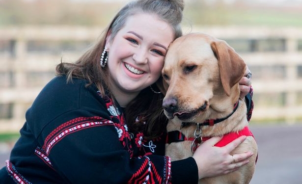 Собаки, чующие болезнь: как пес-компаньон помогает своей хозяйке избежать обморока