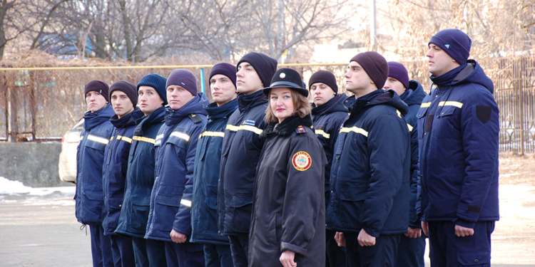 У николаевских спасателей – пополнение: 18 новоприбывших присягнули на верность украинскому народу