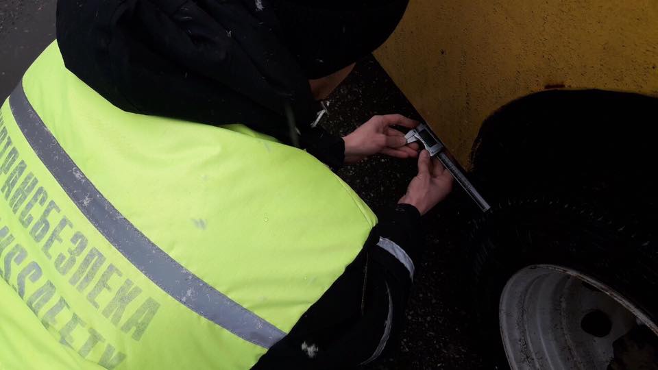 «Лысая резина» и жуткое состояние транспортных средств: Укртрансбезопасность проверила маршрутки в Николаеве 41