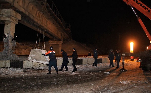 В “ДНР” заявили о подрыве опоры моста в Донецке