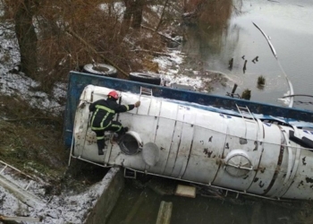 На Волыни молоковоз повредил два газопровода