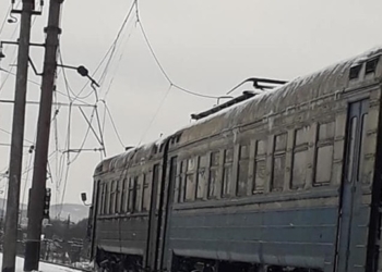 На Закарпатье на электричку упал высоковольтный провод