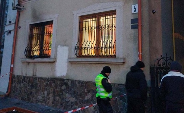 Поджог союза венгров на Закарпатье: в Польше отправили под суд трех своих радикалов, которых наняли изобразить “бандеровцев”