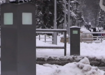 По колено. В Виннице появились светофоры для гаджетоманов