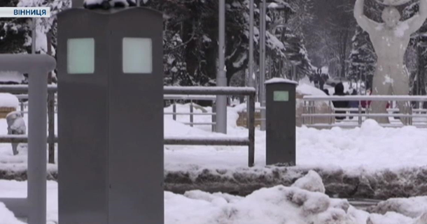 По колено. В Виннице появились светофоры для гаджетоманов