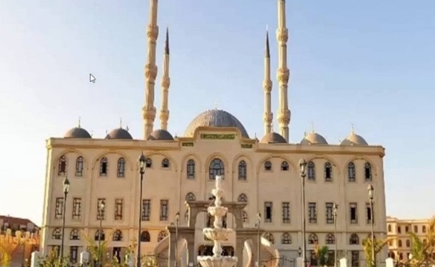 Египетскую студентку отчислили из университета за объятия с мужчиной