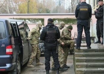 В РФ продлили арест 12 украинским морякам