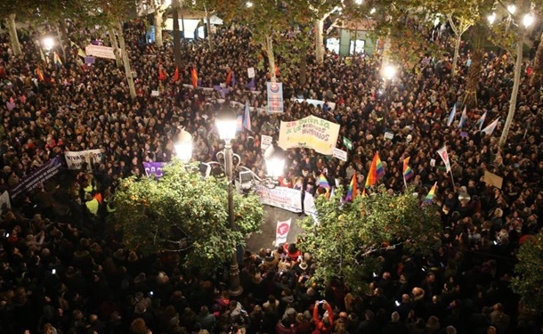 В Испании прошли массовые протесты феминисток против ультраправых