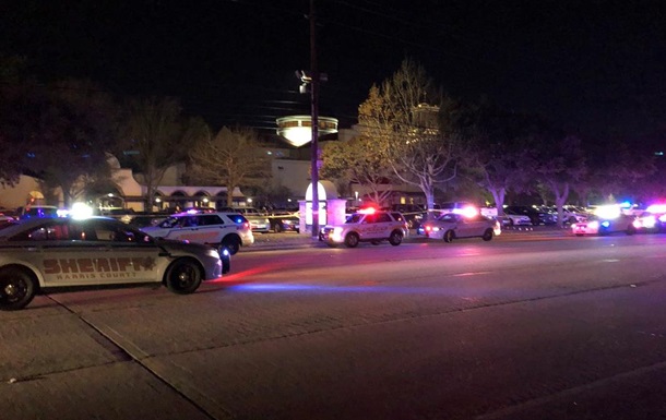 На улице Техаса мужчина расстрелял бывшую жену и дочь 1