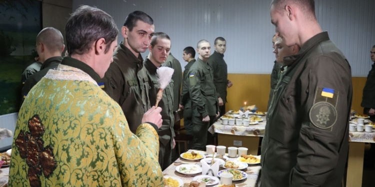 В Николаевском полку Нацгвардии торжественно встретили Сочельник