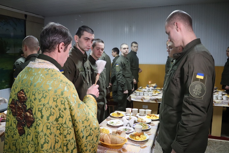 В Николаевском полку Нацгвардии торжественно встретили Сочельник 7