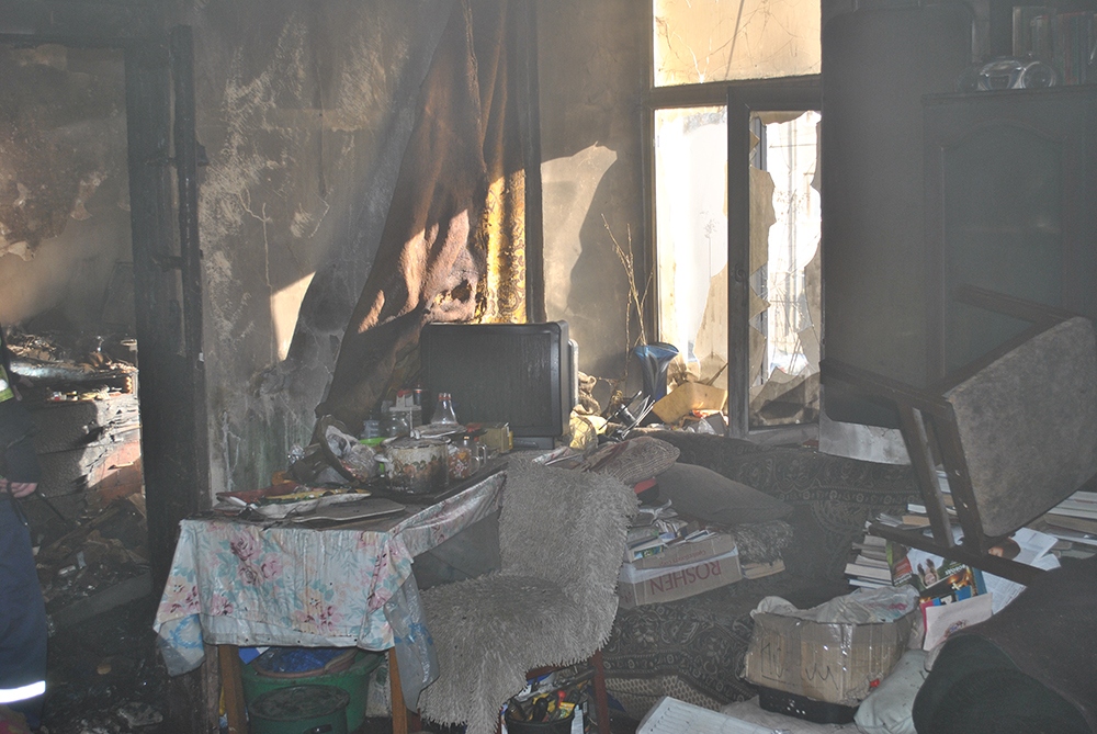 Во время пожара в Центральном районе Николаева пожарные эвакуировали трех жильцов дома – одного пришлось госпитализировать 5