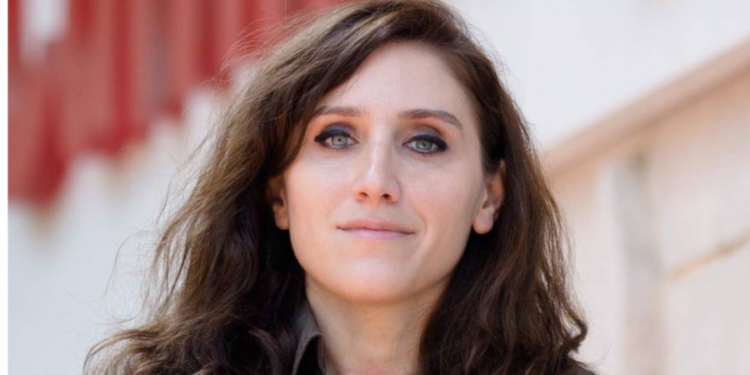 В Турции журналистку приговорили к реальному сроку за материал об офшорах экс-премьера