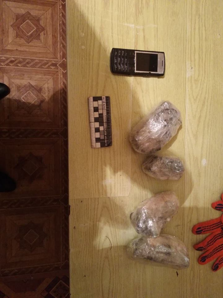 И переброской, и в посылке: в колонии на Николаевщине пытались «доставить» наркотики и мобилки 3
