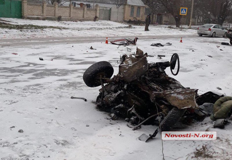 На Николаевщине грузовик разломал ВАЗ пополам. Водитель в коме 5
