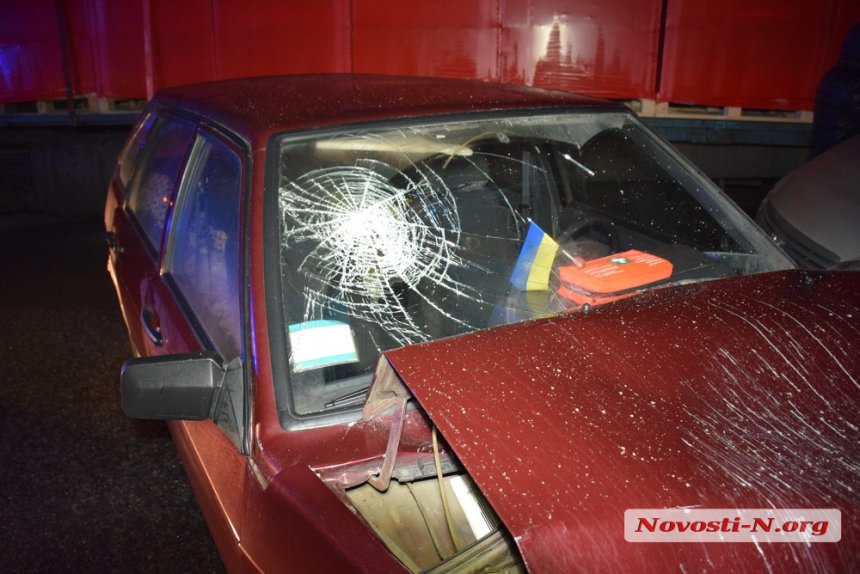 Под Николаевом столкнулись три автомобиля. Пострадали женщина и ребенок 13