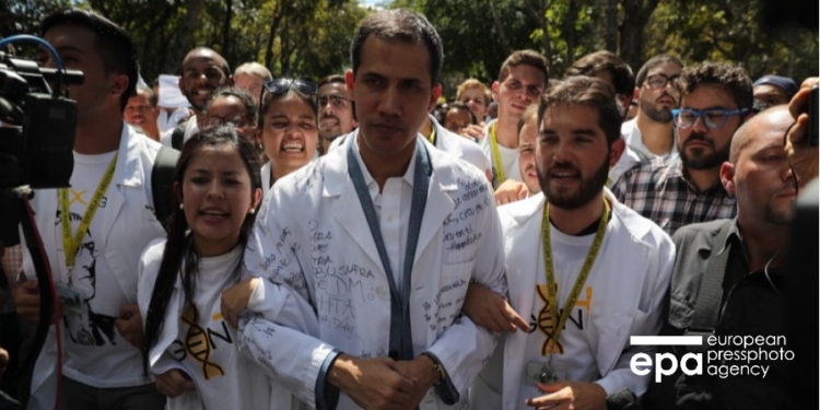 Гуайдо рассказал о тайных встречах с военными Венесуэлы