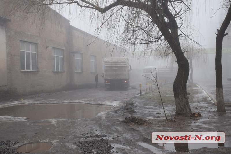 Улица Новозаводская в Николаеве вновь заблокирована. Грузовики едут в объезд по ул. Космонавтов 8