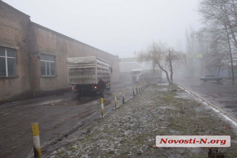 Улица Новозаводская в Николаеве вновь заблокирована. Грузовики едут в объезд по ул. Космонавтов 12