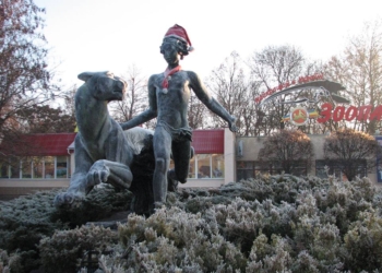 Нашлась шапка, которую стянули с памятника Маугли возле Николаевского зоопарка. Но «осадок остался»