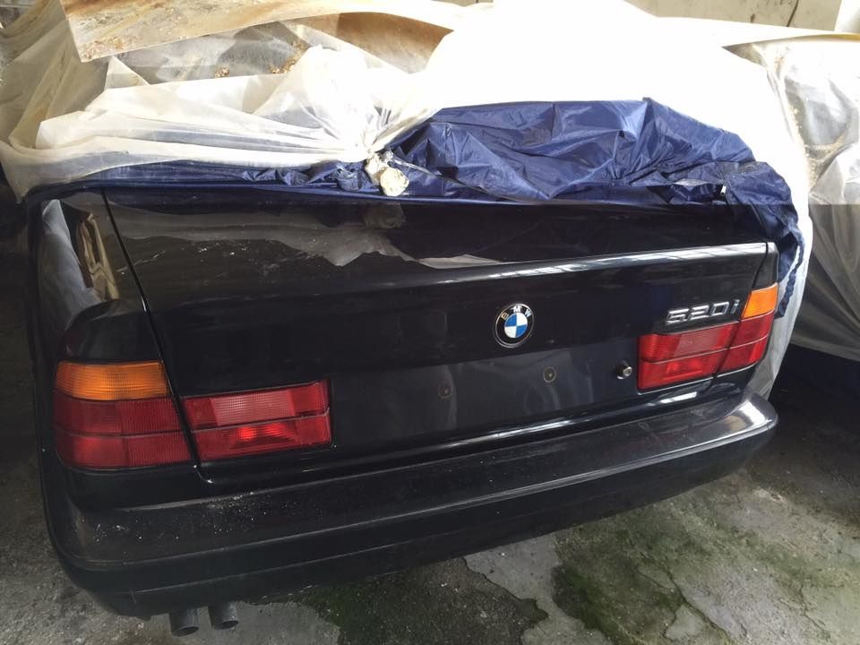 Новые, но...старые. В Болгарии нашли заброшенный склад, а в нем - 11 BMW 11