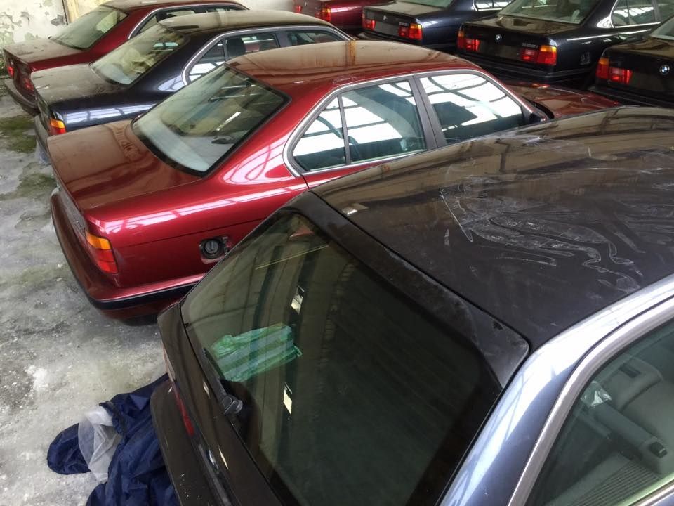 Новые, но...старые. В Болгарии нашли заброшенный склад, а в нем - 11 BMW 17