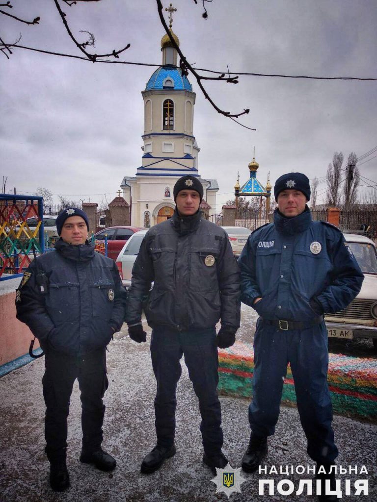 В Николаеве прошел Крестный ход. Верующих и храмы на Рождество охраняют правоохранители 13